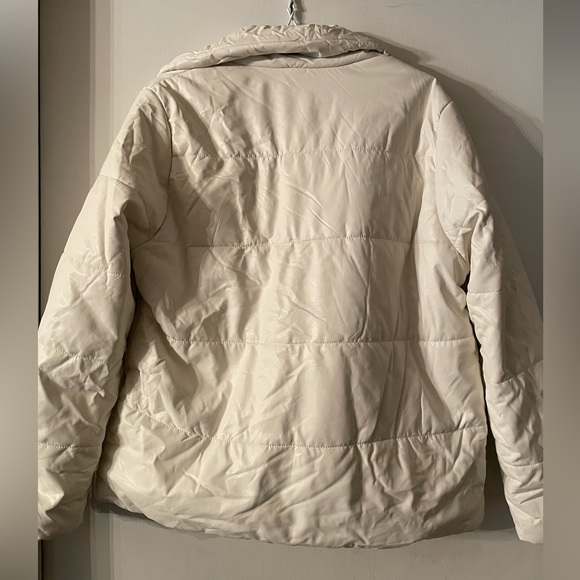 Large cream colored jacket. It’s a good looking jacket. Puffer. No tears. - Picture 2 of 13